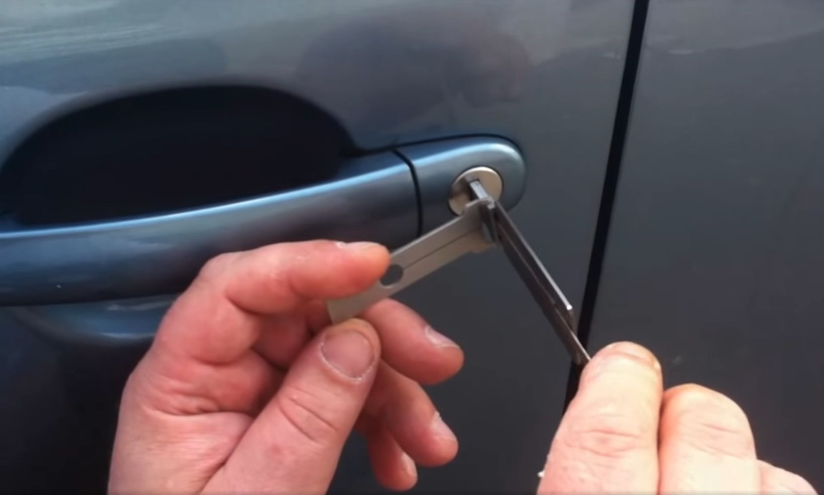 Как открыть машину без ключа: 10 безопасных способов